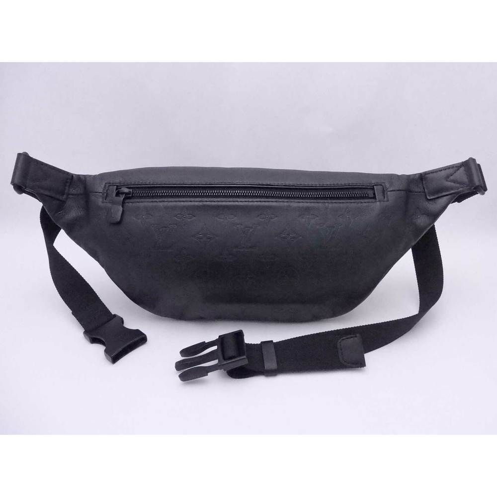 Louis Vuitton Monogram Shadow Discovery Bumbag Body Bag View 2